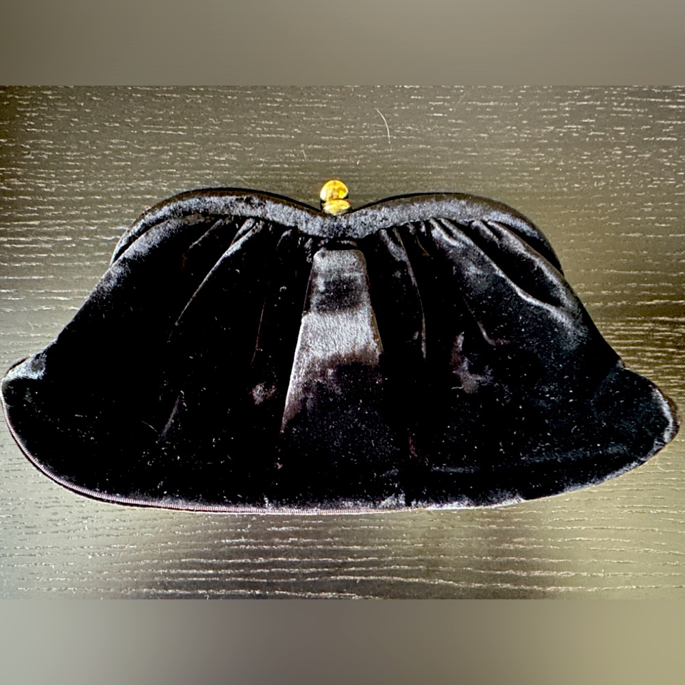 L and‎ M vintage purse
